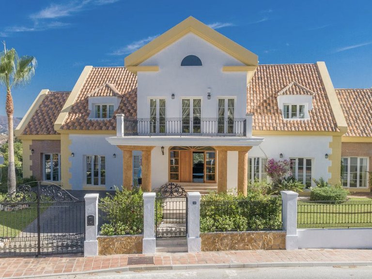 Villa for Sale in La Cala De Mijas, Malaga 1