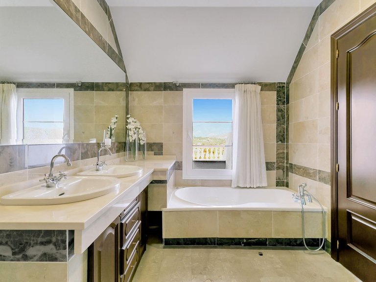 Villa for Sale in La Cala De Mijas, Malaga 16