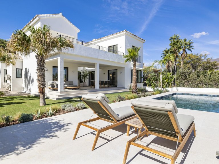 Villa for Sale in Estepona, Malaga 2