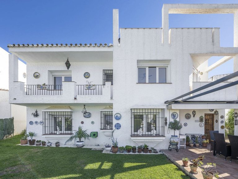 Villa for Sale in La Duquesa, Malaga 1