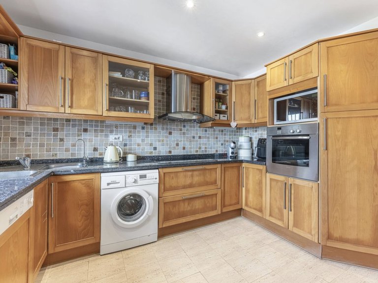 Villa for Sale in La Duquesa, Malaga 13