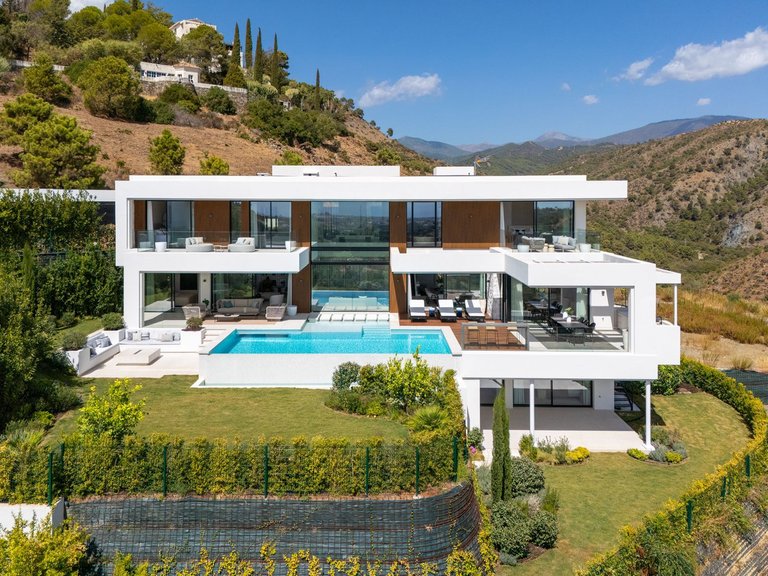 Villa for Sale in Benahavis, Malaga 1