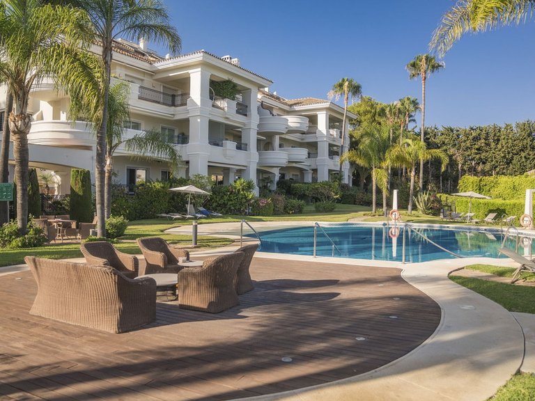 Apartment for Sale in Marbella Golden Mile, Malaga 2