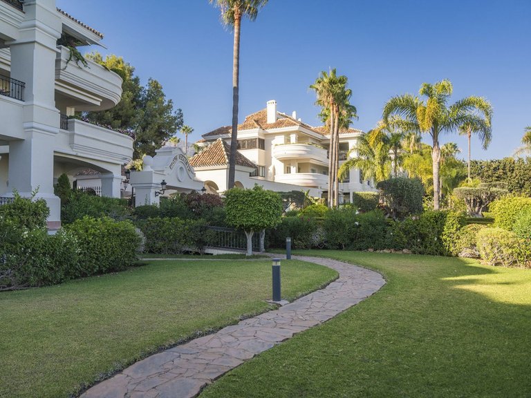 Apartment for Sale in Marbella Golden Mile, Malaga 49