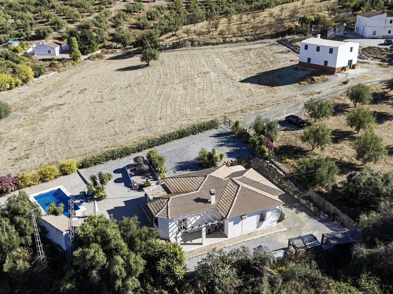 Villa for Sale in Alcaucin, Malaga 8