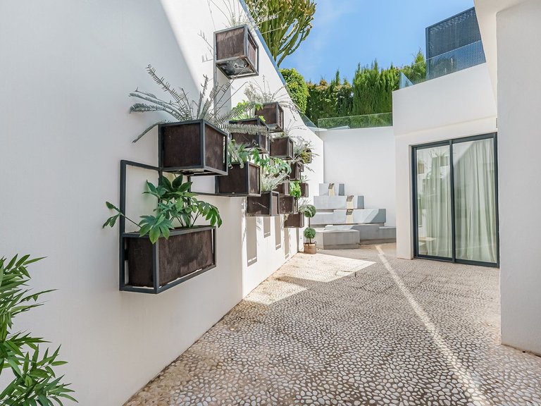 Villa for Sale in Nueva Andalucia, Malaga 6