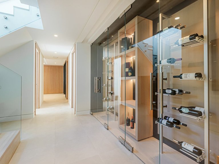 Villa for Sale in Nueva Andalucia, Malaga 9