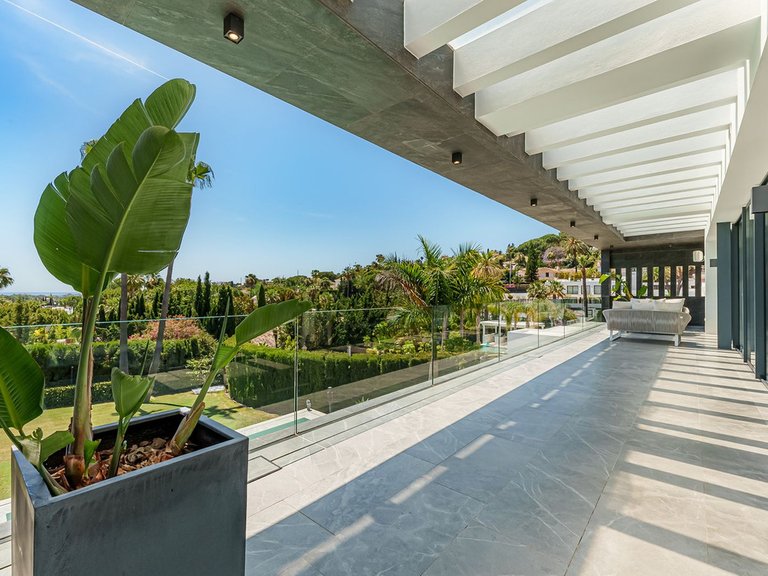 Villa for Sale in Nueva Andalucia, Malaga 32
