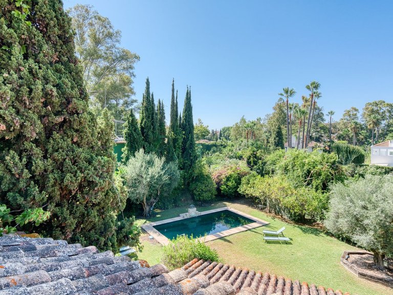 Villa for Sale in Nueva Andalucia, Malaga 9