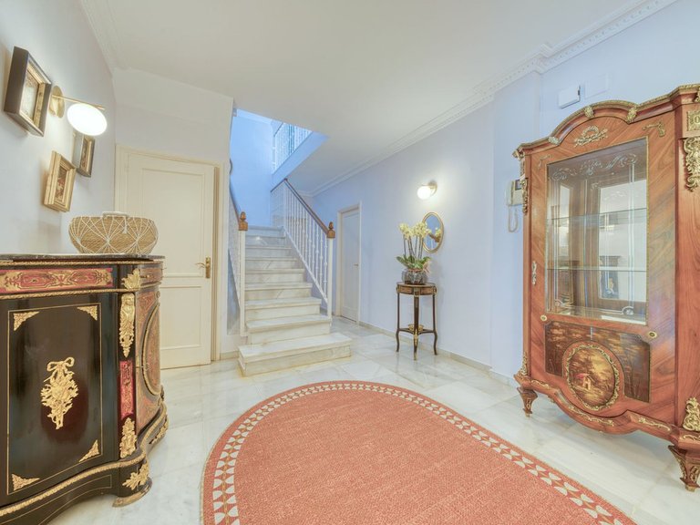 Villa for Sale in Nueva Andalucia, Malaga 10
