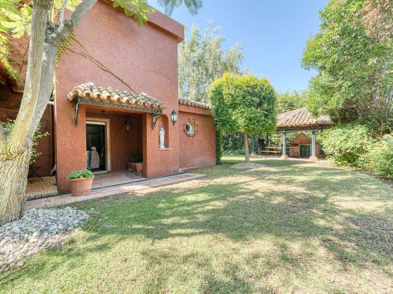 Villa for Sale in Nueva Andalucia, Malaga 23