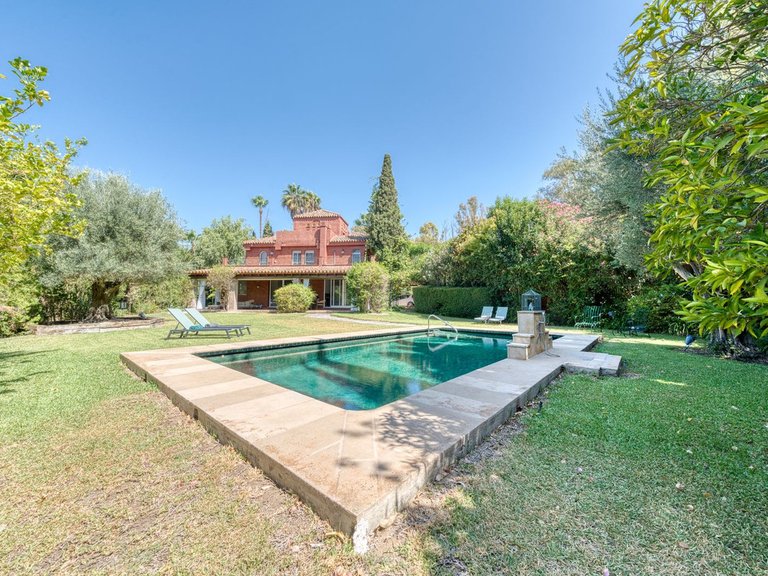 Villa for Sale in Nueva Andalucia, Malaga 27