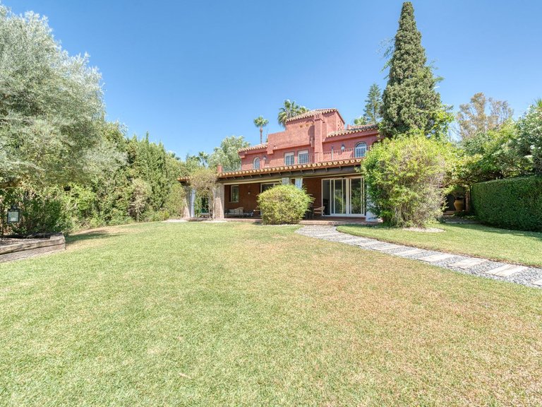 Villa for Sale in Nueva Andalucia, Malaga 29