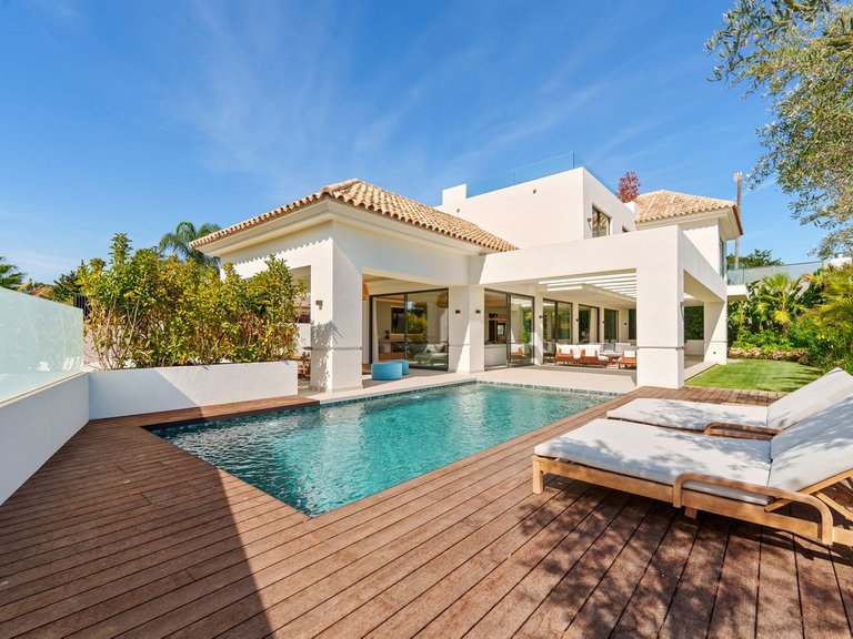 Villa for Sale in San Pedro De Alcantara, Malaga 2