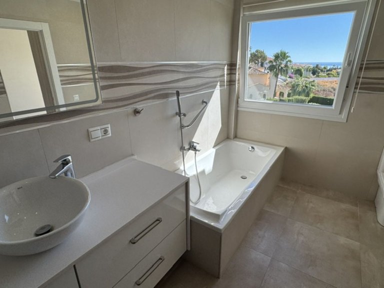 Villa for Sale in Estepona, Malaga 19