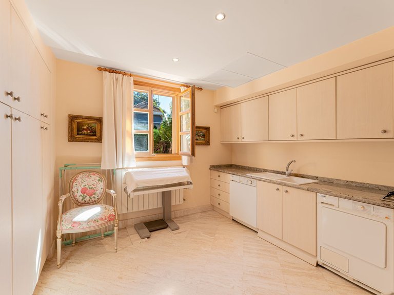 Villa for Sale in Marbella, Malaga 8