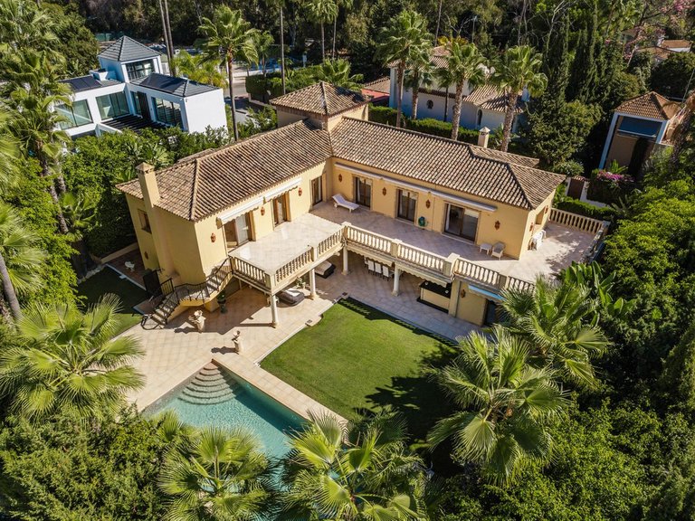 Villa for Sale in Marbella, Malaga 35