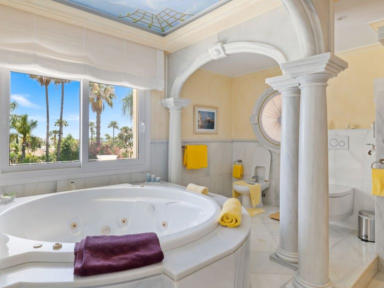 Villa for Sale in Marbella, Malaga 11