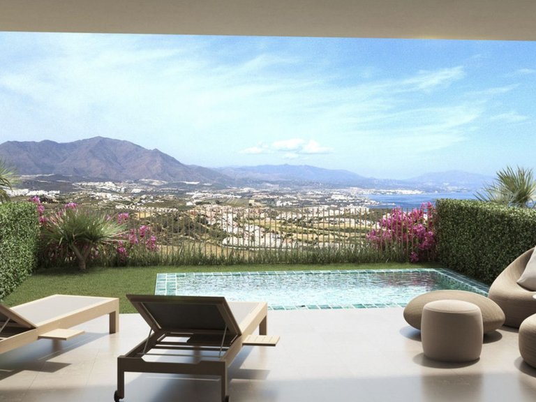 Town House for Sale in La Duquesa, Malaga 1