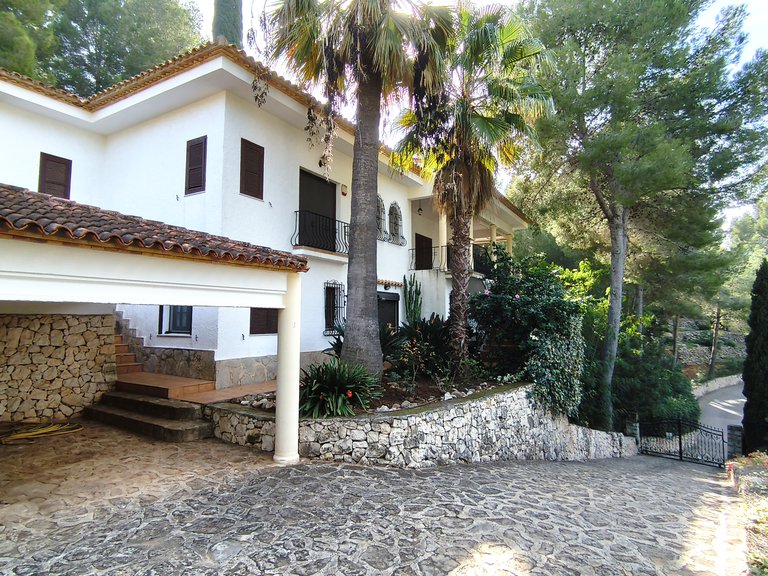 Villa for Sale in Inland La Sella Golf, Alicante 1