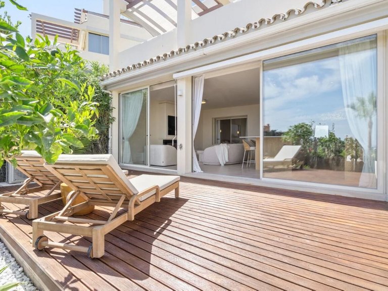 Apartment for Sale in Nueva Andalucia, Malaga 1