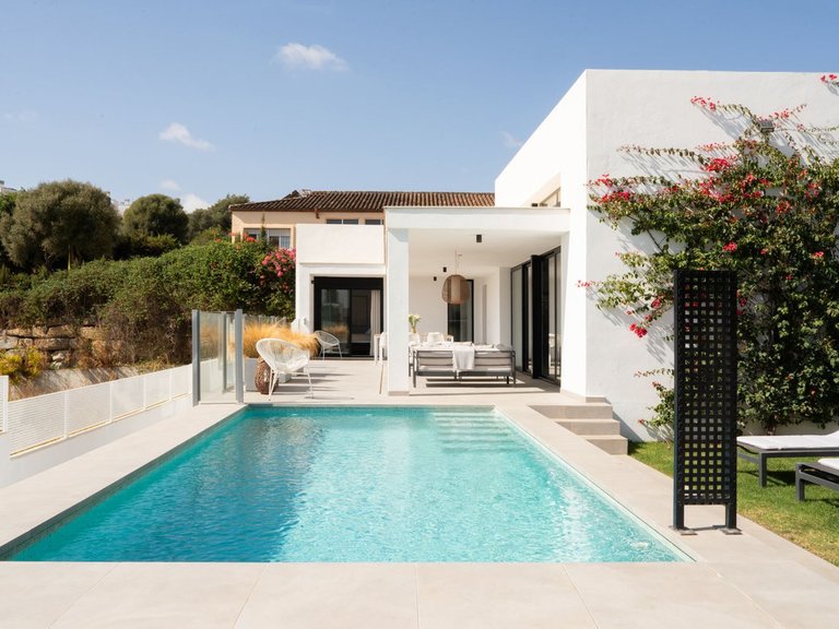 Villa for Sale in Estepona, Malaga 1