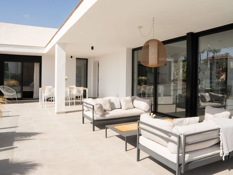 Villa for Sale in Estepona, Malaga 2