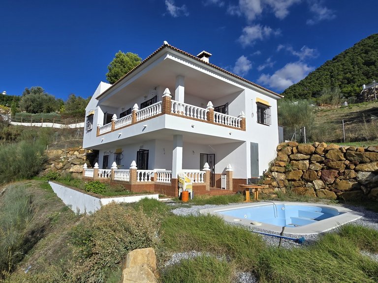 Villa for Sale in Alcaucin, Malaga 1