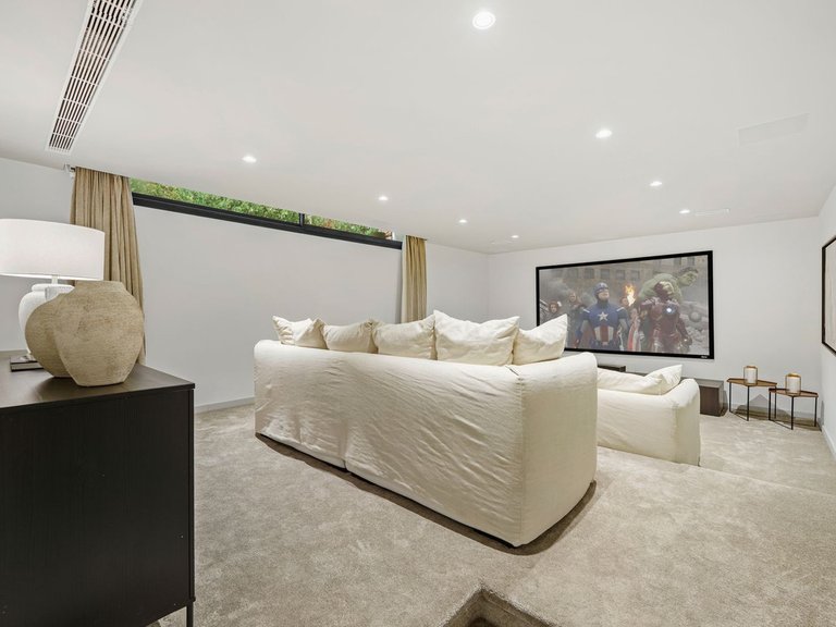 Villa for Sale in Marbella, Malaga 28