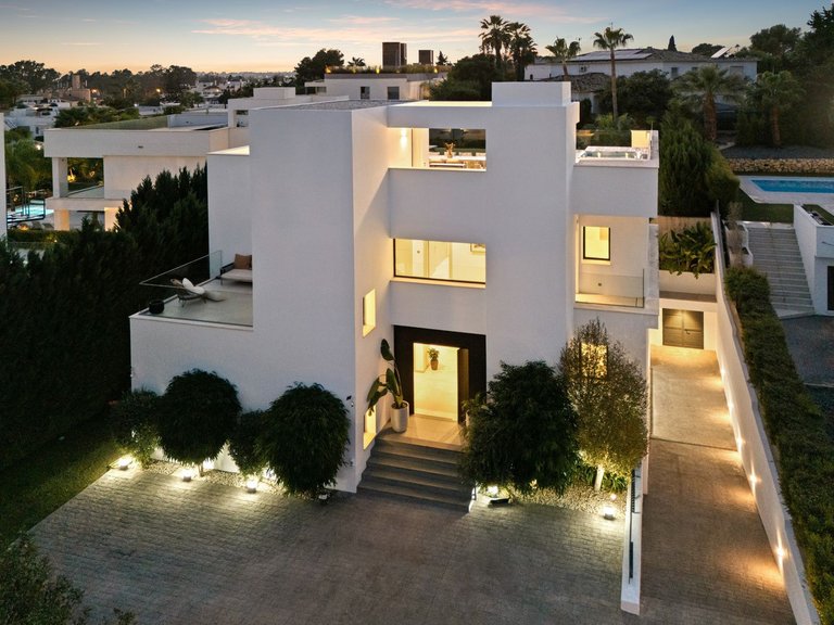 Villa for Sale in Marbella, Malaga 48