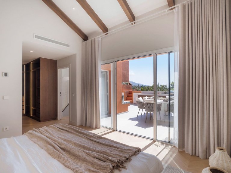 Penthouse for Sale in Benahavis, Malaga 11