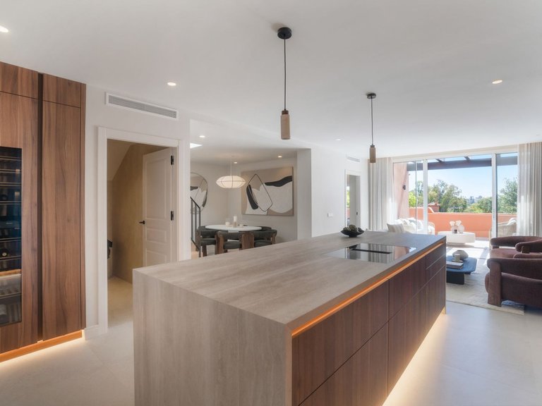 Penthouse for Sale in Benahavis, Malaga 16