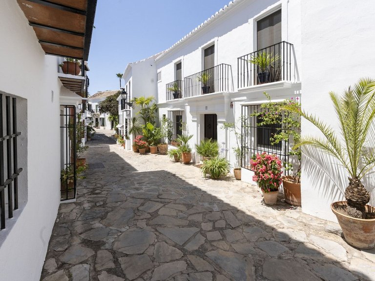Town House for Sale in Marbella Golden Mile, Malaga 2