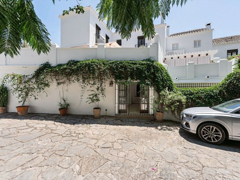 Town House for Sale in Marbella Golden Mile, Malaga 15