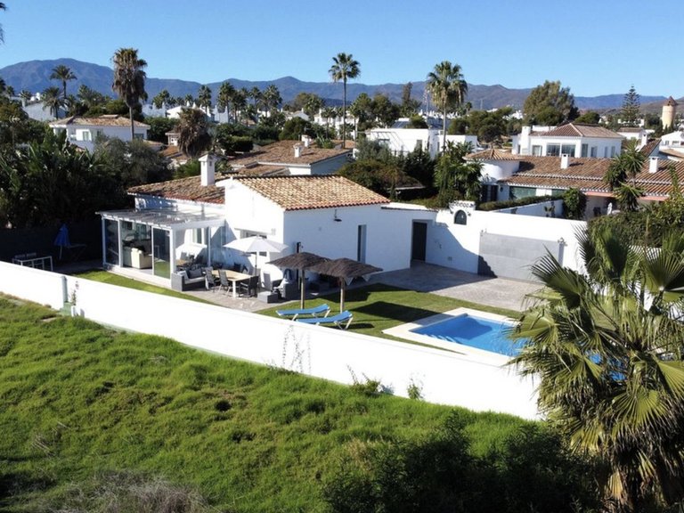 Villa for Sale in Estepona, Malaga 10