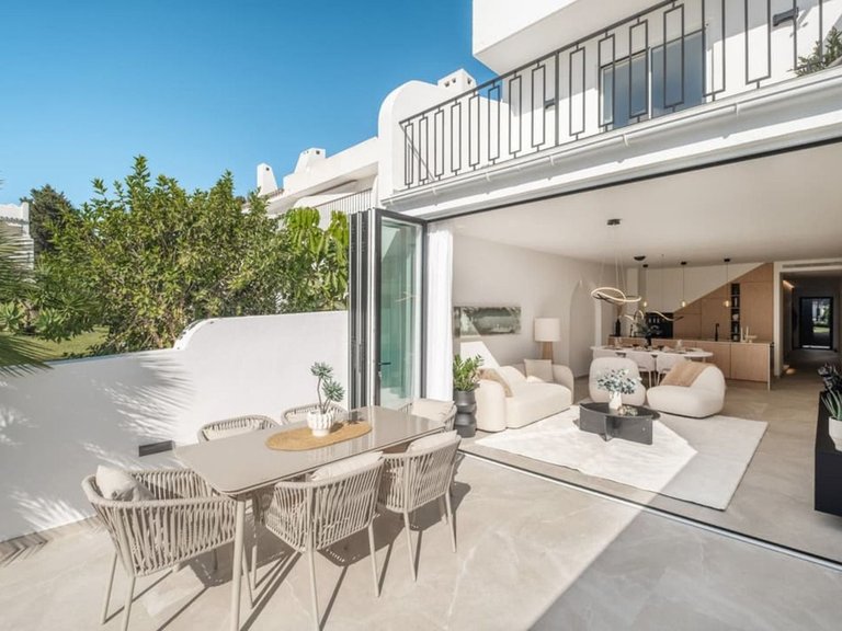 Town House for Sale in Nueva Andalucia, Malaga 1