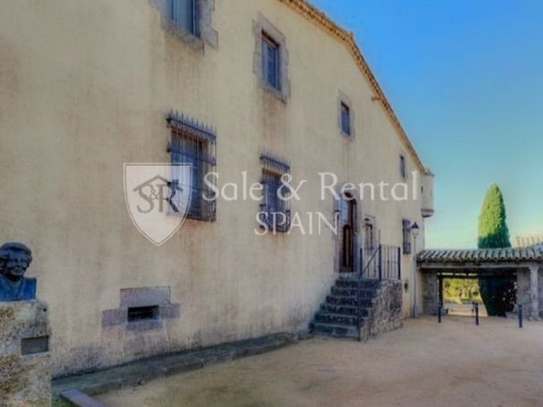 Villa for Sale in Santa Cristina D'aro, Gerona 1