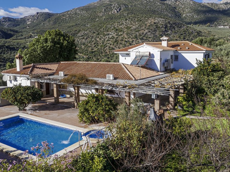 Villa for Sale in Periana, Malaga 2
