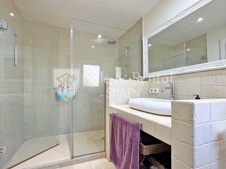 Villa for Sale in Lloret De Mar, Gerona 21