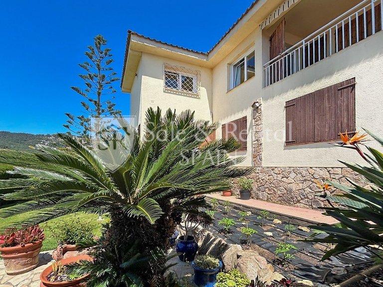Villa for Sale in Lloret De Mar, Gerona 30