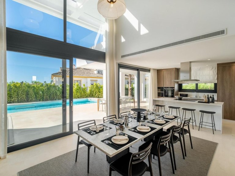 Villa for Sale in Estepona, Malaga 1