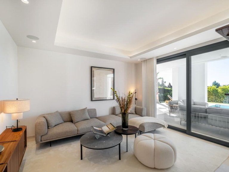 Villa for Sale in Estepona, Malaga 11