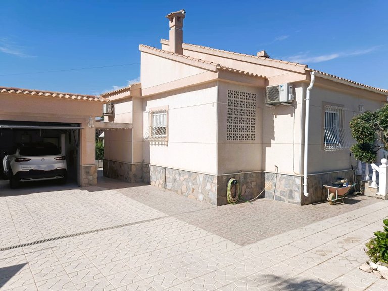 Villa for Sale in La Marina, Alicante 3