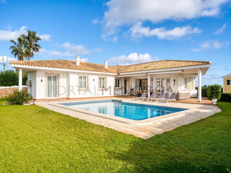 Villa for Sale in Cala Llonga, Menorca 1