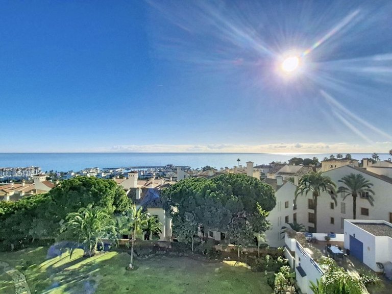 Penthouse for Sale in La Duquesa, Malaga 11