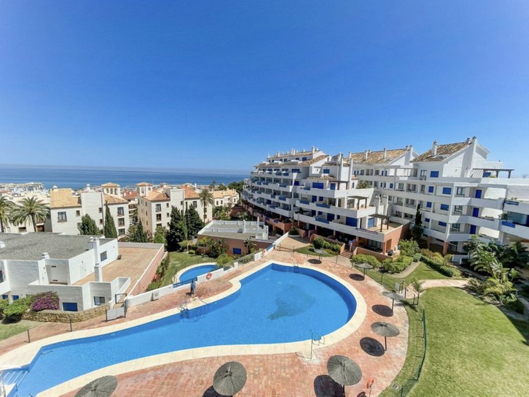 Penthouse for Sale in La Duquesa, Malaga 12