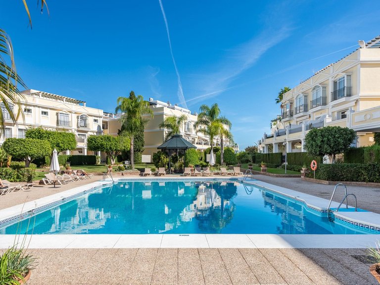 Town House for Sale in Nueva Andalucia, Malaga 1