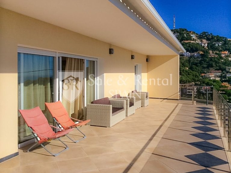 Villa for Sale in Lloret De Mar, Gerona 3