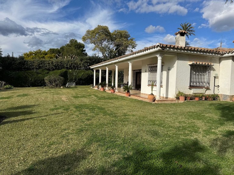 Villa for Sale in Estepona, Malaga 1
