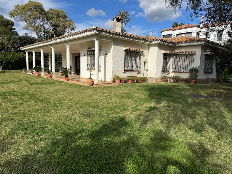 Villa for Sale in Estepona, Malaga 2